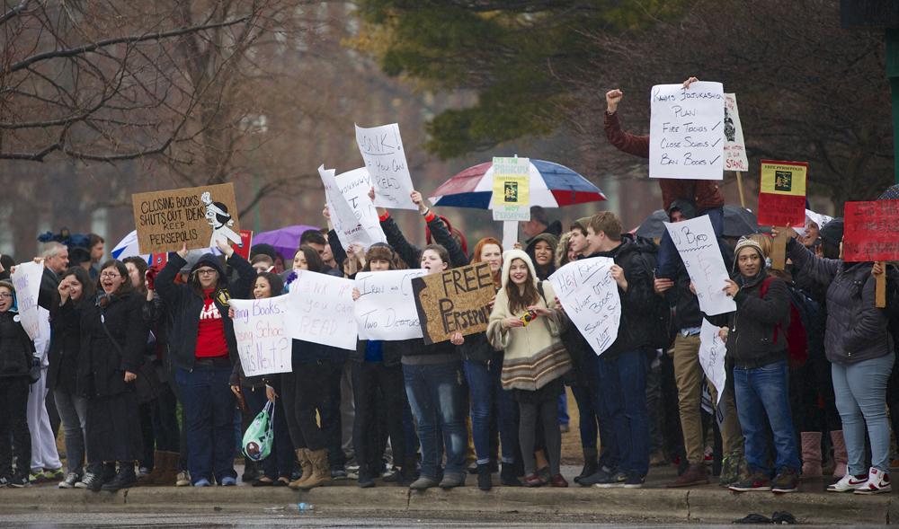 Lane Tech students protesting against the removal of Marjane Satrapi’s graphic novel Persepolis.