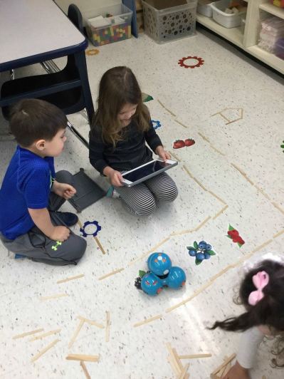 Kids using the Engineering Materials.